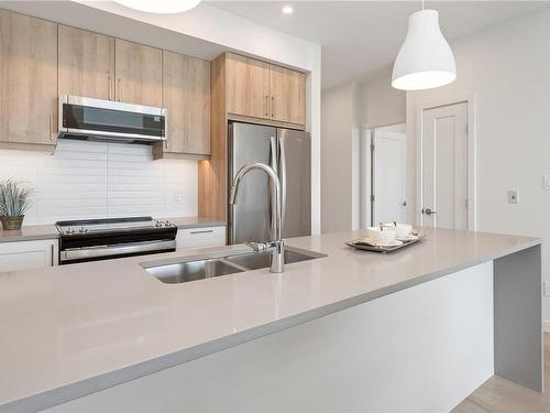 506-536 Island Hwy South, Campbell River, BC - Indoor Photo Showing Kitchen With Double Sink With Upgraded Kitchen