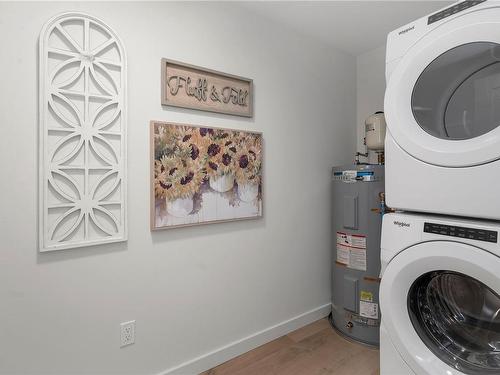 506-536 Island Hwy South, Campbell River, BC - Indoor Photo Showing Laundry Room