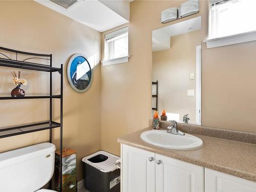 301-1510 Hillside Ave, Victoria, BC - Indoor Photo Showing Bathroom