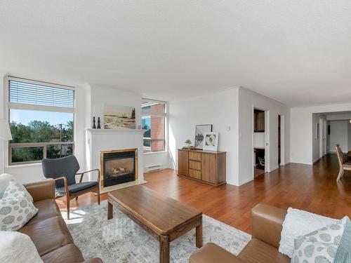 604-630 Montreal St, Victoria, BC - Indoor Photo Showing Living Room With Fireplace