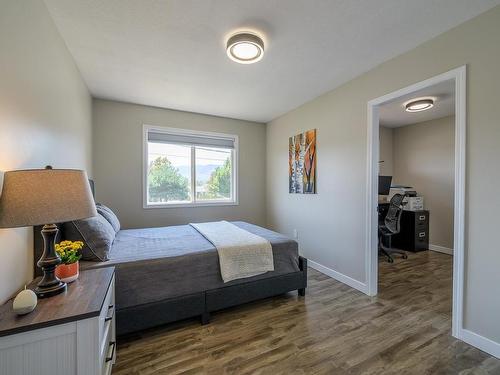 1050 Westminster Ave, Kamloops, BC - Indoor Photo Showing Bedroom