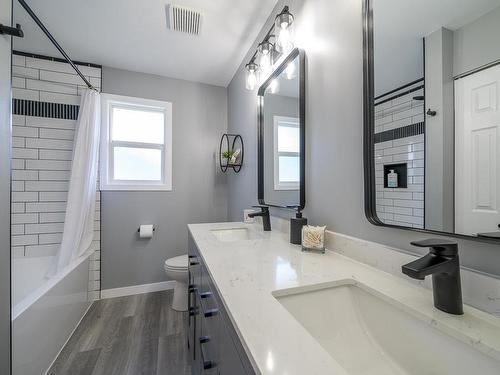 1050 Westminster Ave, Kamloops, BC - Indoor Photo Showing Bathroom