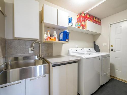 1050 Westminster Ave, Kamloops, BC - Indoor Photo Showing Laundry Room