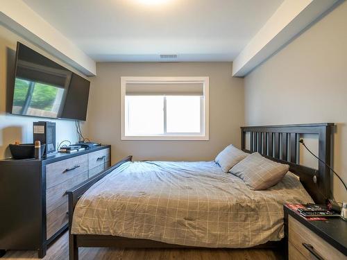 1050 Westminster Ave, Kamloops, BC - Indoor Photo Showing Bedroom