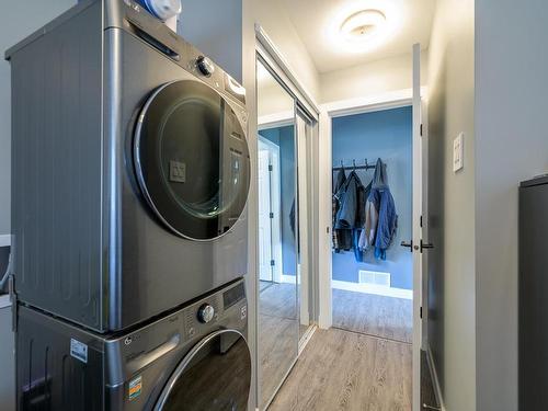 1050 Westminster Ave, Kamloops, BC - Indoor Photo Showing Laundry Room