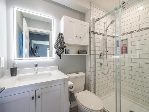 1050 Westminster Ave, Kamloops, BC - Indoor Photo Showing Bathroom