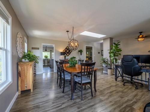 1050 Westminster Ave, Kamloops, BC - Indoor Photo Showing Dining Room