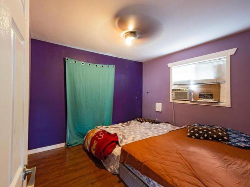 122 Fairview Ave, Kamloops, BC - Indoor Photo Showing Bedroom