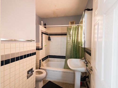 122 Fairview Ave, Kamloops, BC - Indoor Photo Showing Bathroom