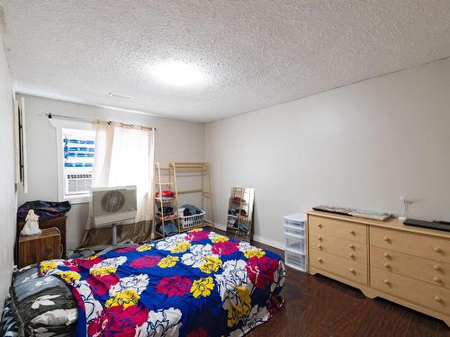 122 Fairview Ave, Kamloops, BC - Indoor Photo Showing Bedroom