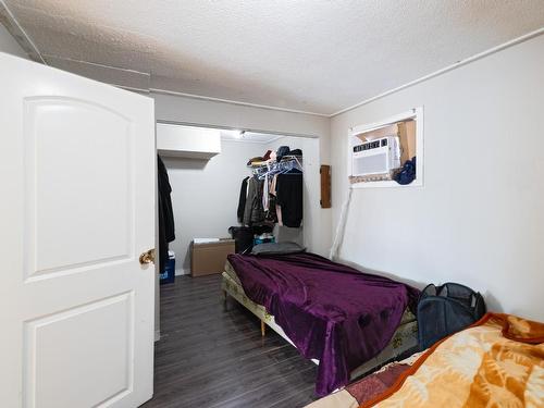 122 Fairview Ave, Kamloops, BC - Indoor Photo Showing Bedroom