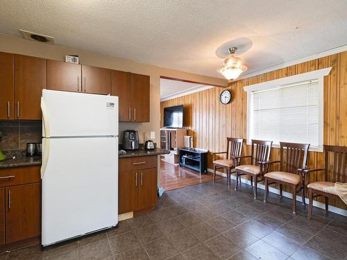 122 Fairview Ave, Kamloops, BC - Indoor Photo Showing Kitchen