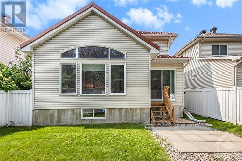 Side entrance to the backyard to the right. - 34 Stonemeadow Drive, Ottawa, ON - Outdoor