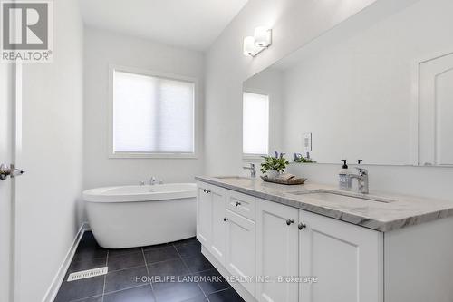 39 Harvey Bunker Crescent, Markham, ON - Indoor Photo Showing Bathroom