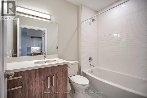 216 - 270 Lakeshore Road W, Mississauga, ON - Indoor Photo Showing Bathroom