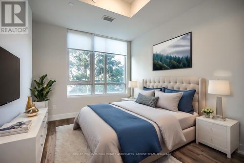 216 - 270 Lakeshore Road W, Mississauga, ON - Indoor Photo Showing Bedroom