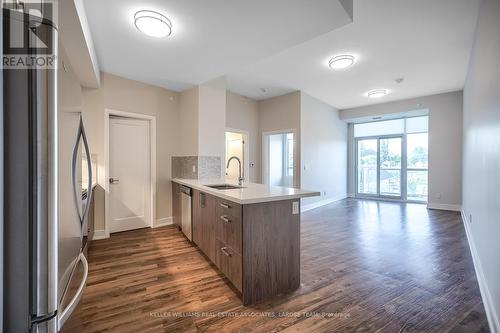 213 - 270 Lakeshore Road W, Mississauga, ON - Indoor Photo Showing Kitchen