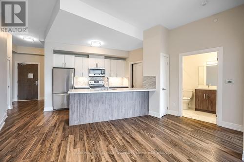 213 - 270 Lakeshore Road W, Mississauga, ON - Indoor Photo Showing Kitchen