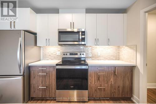 213 - 270 Lakeshore Road W, Mississauga, ON - Indoor Photo Showing Kitchen With Upgraded Kitchen