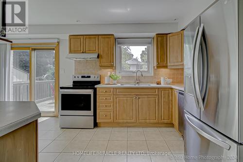 3090 Patrick Crescent, Mississauga (Meadowvale), ON - Indoor Photo Showing Kitchen With Double Sink