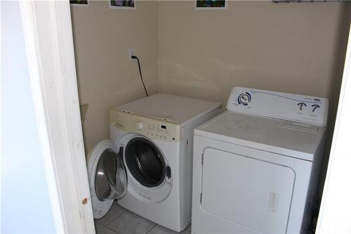 311 East Avenue N, Hamilton, ON - Indoor Photo Showing Laundry Room