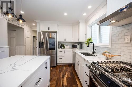 1427 Lexington Street, Ottawa, ON - Indoor Photo Showing Kitchen With Upgraded Kitchen