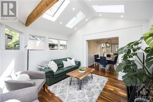 1427 Lexington Street, Ottawa, ON - Indoor Photo Showing Living Room