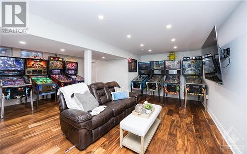 1427 Lexington Street, Ottawa, ON - Indoor Photo Showing Living Room