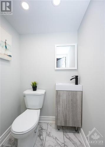 1427 Lexington Street, Ottawa, ON - Indoor Photo Showing Bathroom