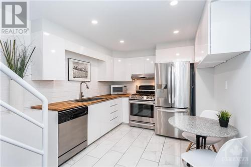 1427 Lexington Street, Ottawa, ON - Indoor Photo Showing Kitchen