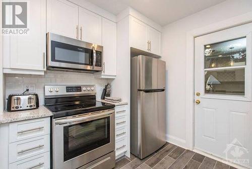 215 Ivy Crescent, Ottawa, ON - Indoor Photo Showing Kitchen