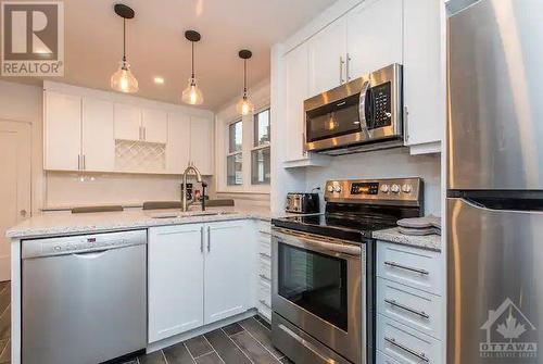 215 Ivy Crescent, Ottawa, ON - Indoor Photo Showing Kitchen