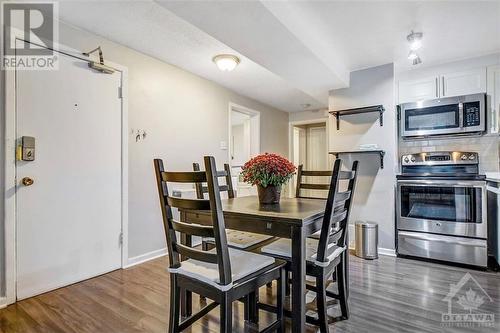 215 Ivy Crescent, Ottawa, ON - Indoor Photo Showing Dining Room