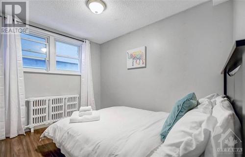 215 Ivy Crescent, Ottawa, ON - Indoor Photo Showing Bedroom