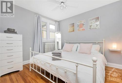 215 Ivy Crescent, Ottawa, ON - Indoor Photo Showing Bedroom