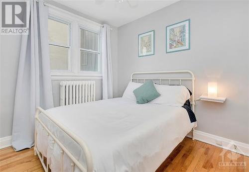 215 Ivy Crescent, Ottawa, ON - Indoor Photo Showing Bedroom