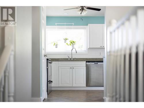 2000 18 Street, Vernon, BC - Indoor Photo Showing Kitchen