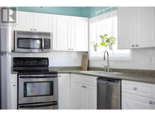 2000 18 Street, Vernon, BC - Indoor Photo Showing Kitchen