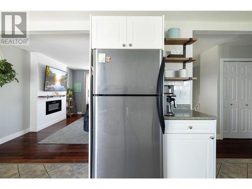 2000 18 Street, Vernon, BC - Indoor Photo Showing Kitchen