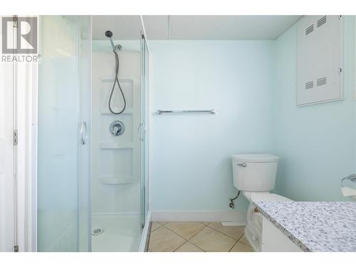 2000 18 Street, Vernon, BC - Indoor Photo Showing Bathroom