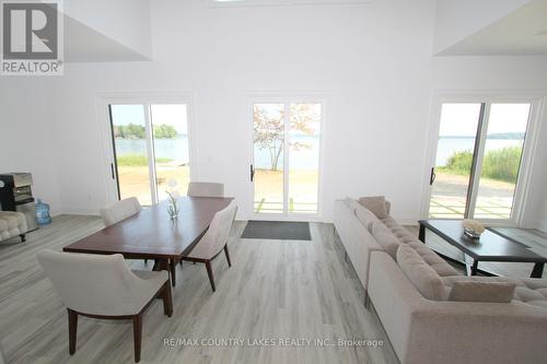 130 Baker Boulevard, Kawartha Lakes, ON - Indoor Photo Showing Living Room