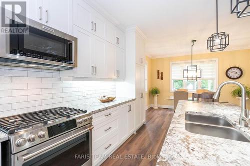 26 Natures Trail, Wasaga Beach, ON - Indoor Photo Showing Kitchen With Double Sink With Upgraded Kitchen