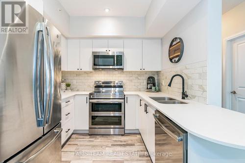 603 - 302 Essa Road, Barrie (400 West), ON - Indoor Photo Showing Kitchen With Double Sink With Upgraded Kitchen