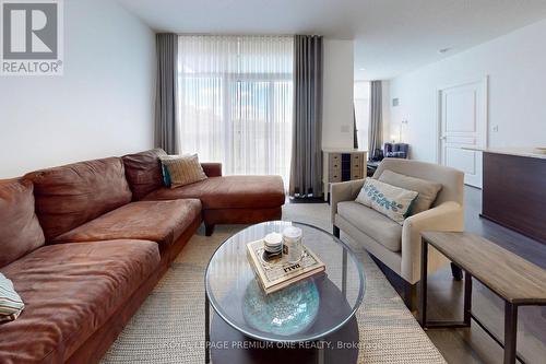 416 - 1940 Ironstone Drive, Burlington (Uptown), ON - Indoor Photo Showing Living Room