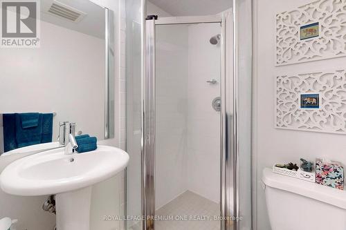 416 - 1940 Ironstone Drive, Burlington (Uptown), ON - Indoor Photo Showing Bathroom