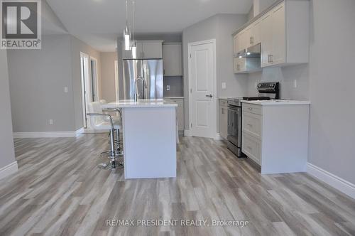 3547 Hallee Crescent, Windsor, ON - Indoor Photo Showing Kitchen