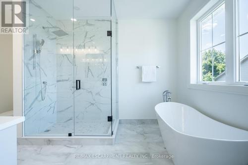 59 Brian Boulevard, Hamilton (Waterdown), ON - Indoor Photo Showing Bathroom