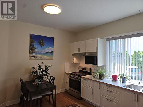 421 9Th Avenue, Keremeos, BC - Indoor Photo Showing Kitchen