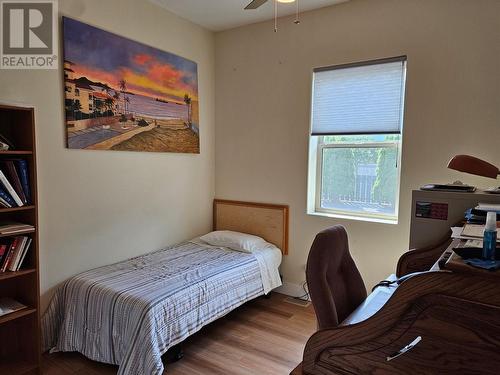 421 9Th Avenue, Keremeos, BC - Indoor Photo Showing Bedroom