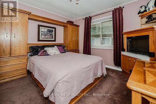 1210 Muskoka Road N, Gravenhurst, ON - Indoor Photo Showing Bedroom